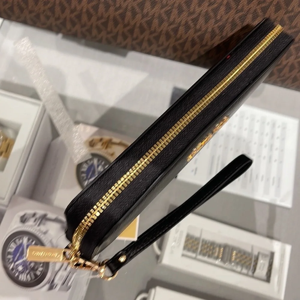 MICHAEL KORS LARGE TRAVEL CONTINENTAL WRISTLET WALLET PHONEHOLDER BLACK /Gold